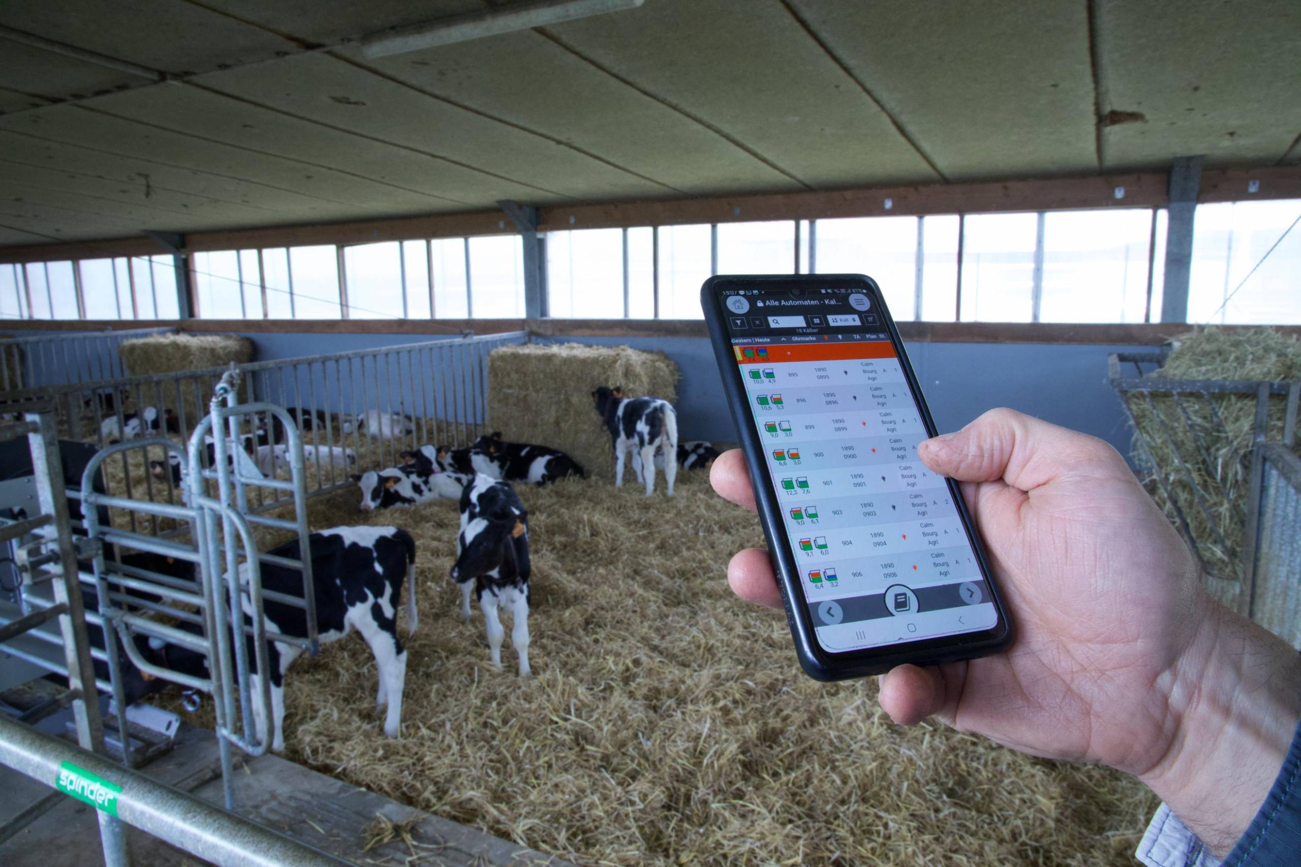 Tiere immer im Blick dank der Aufzeichnung von Vitaldaten, Tränkeaktivität und Tränkaufnahme über die App des VARIO smart.
